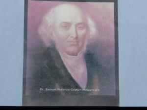 Гений всех времён и народов - С. Ганеман,врач, настоящий врач, отец гомеопатии. Человек, благодаря открытию которого я делаю то, чему иногда и сам удивляюсь, хотя чудесных исцелений за мою двадцатилетнюю практику было немало... 
						
						
						