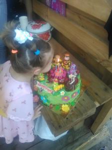 Торт Лунтик и его друзья.На день рождении королевы Евы