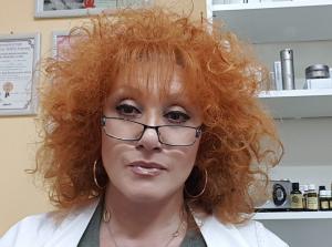 Это я. Мне 61 год. Если косметолог может "сделать" свое лицо - "сделает" и Ваше -). Никогда не верьте в сказку "Сапожник без сапог" - )