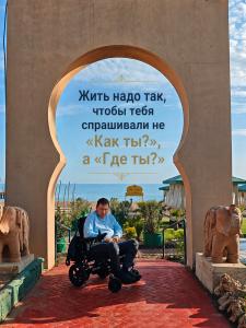 Сила не в отсутствии ошибок.
Можно проиграть битву, но выиграть войну с самим собой. Главный секрет успеха звучит просто: поднимайся на один раз больше, чем падаешь. Каждый раз, когда ты встаешь и отряхиваешь колени, ты становишься на уровень выше тех, кто побоялся даже попробовать.